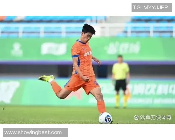 足球明星抽烟形象引发争议球迷呼吁健康生活方式的重视与改变